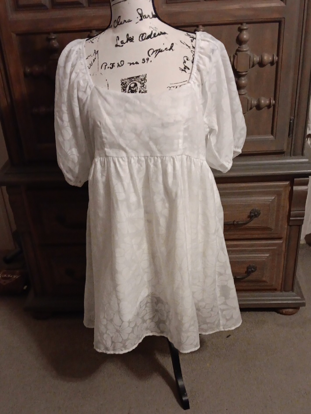 White Floral Jacquard Square-Neck Puff Sleeve Dress